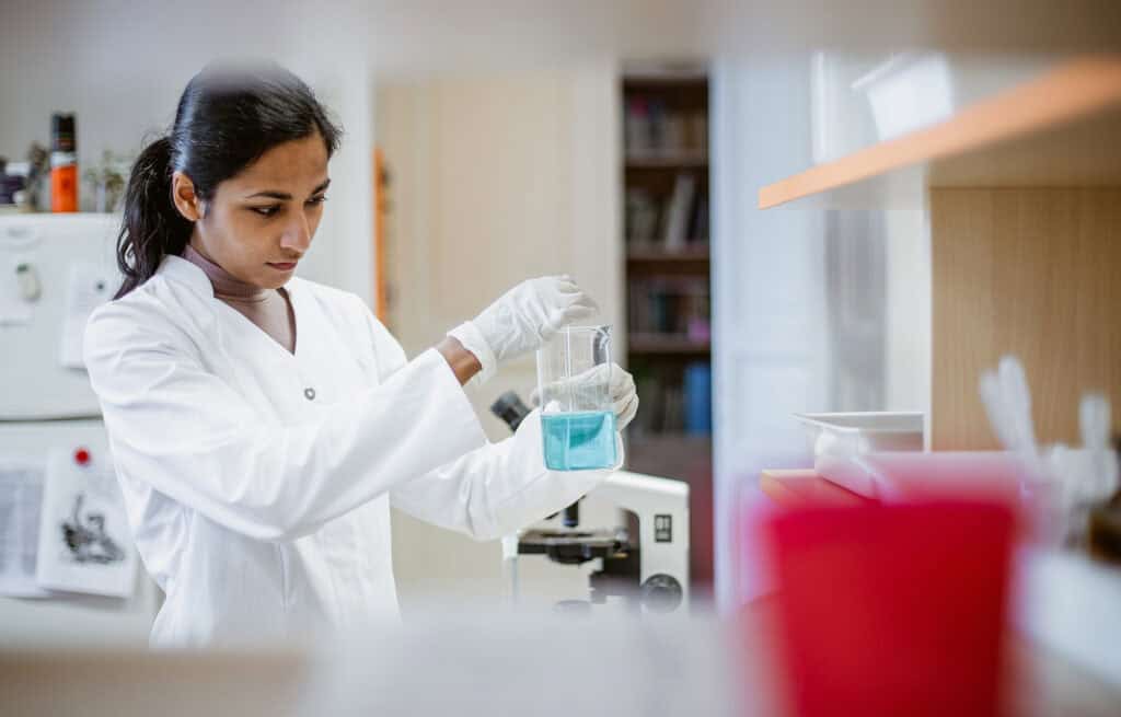 Scientist working in the laboratory